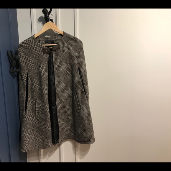 Women's Cape - Picture 3 of 9